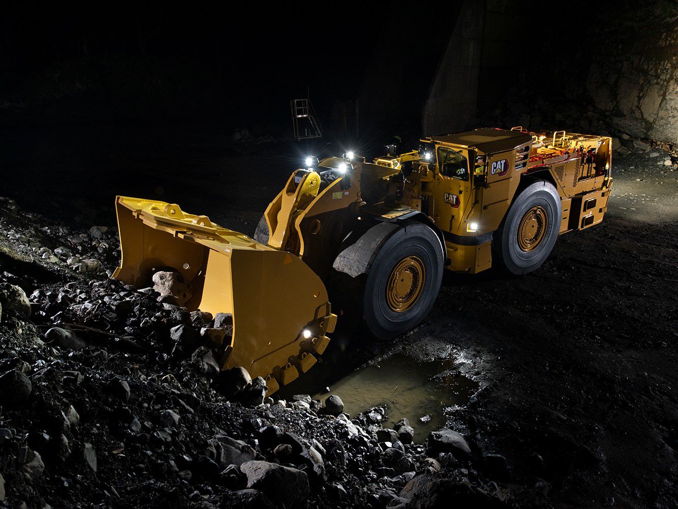 LHD Loader